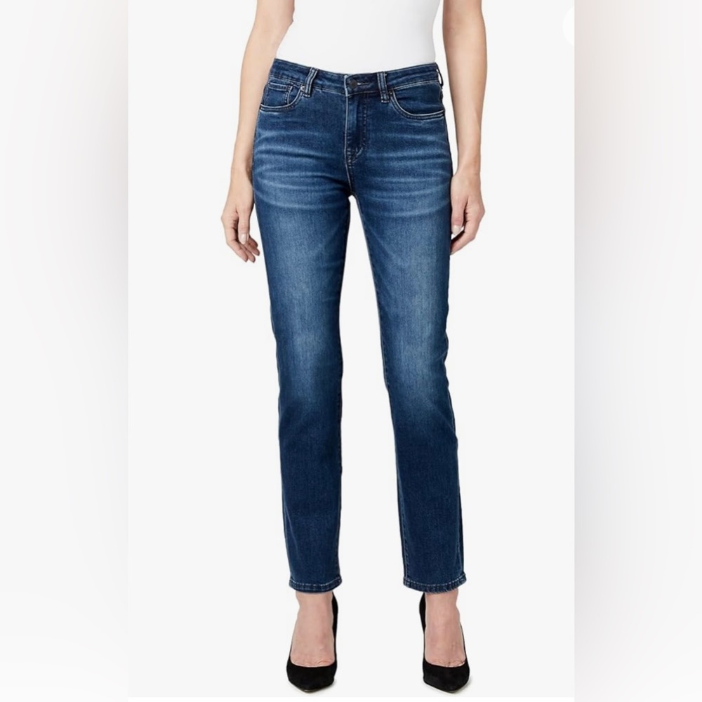 Rock and republic Kendell women’s cropped jeans, size 10 studded back pockets